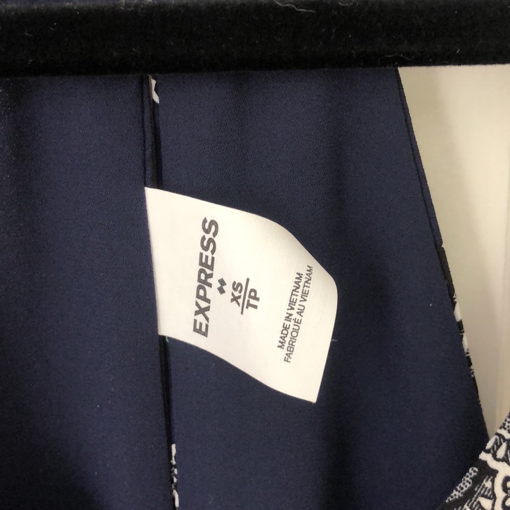 Express Tank Top - Picture 3 of 4